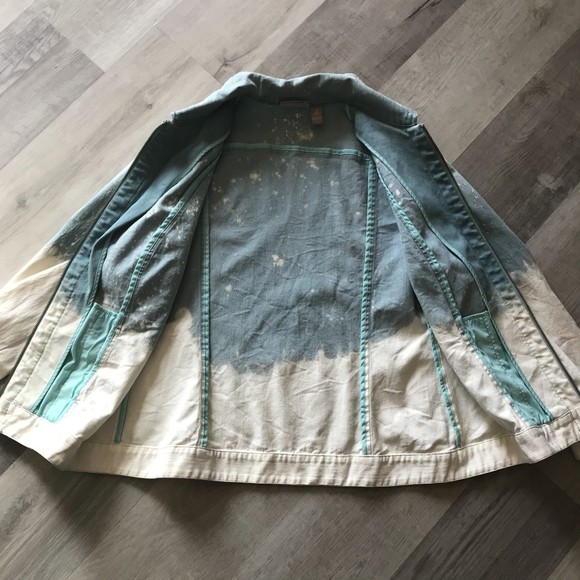 CHICO'S sz 2 Tie Dye Ombre Bleach Dyed Denim Jean Jacket Scruntchy Sleeve Cuffs - Picture 5 of 8